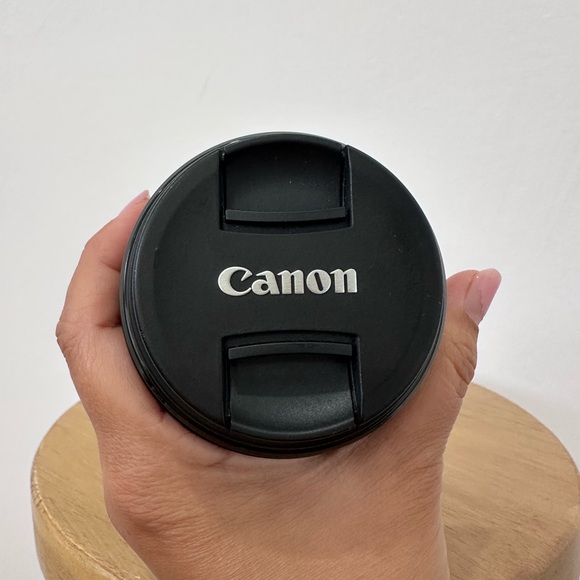 Canon EF 85mm f/1.8 USM Lens - Picture 7 of 11